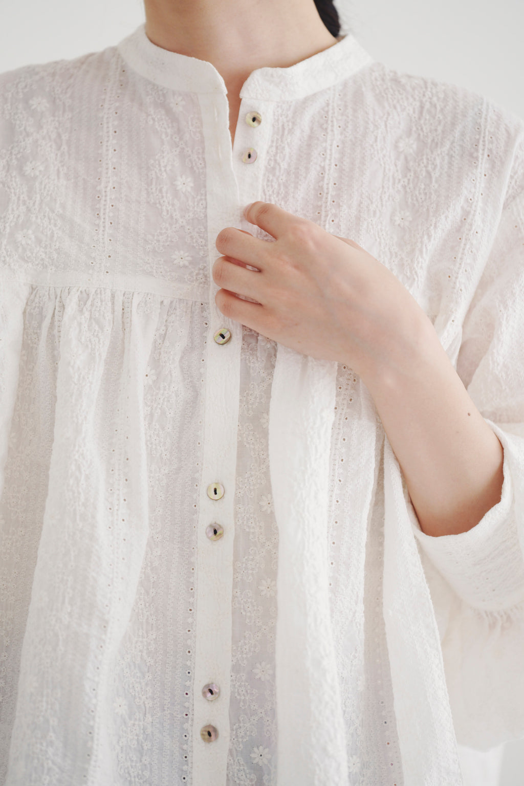 木陰 - Embroidered Blouse -