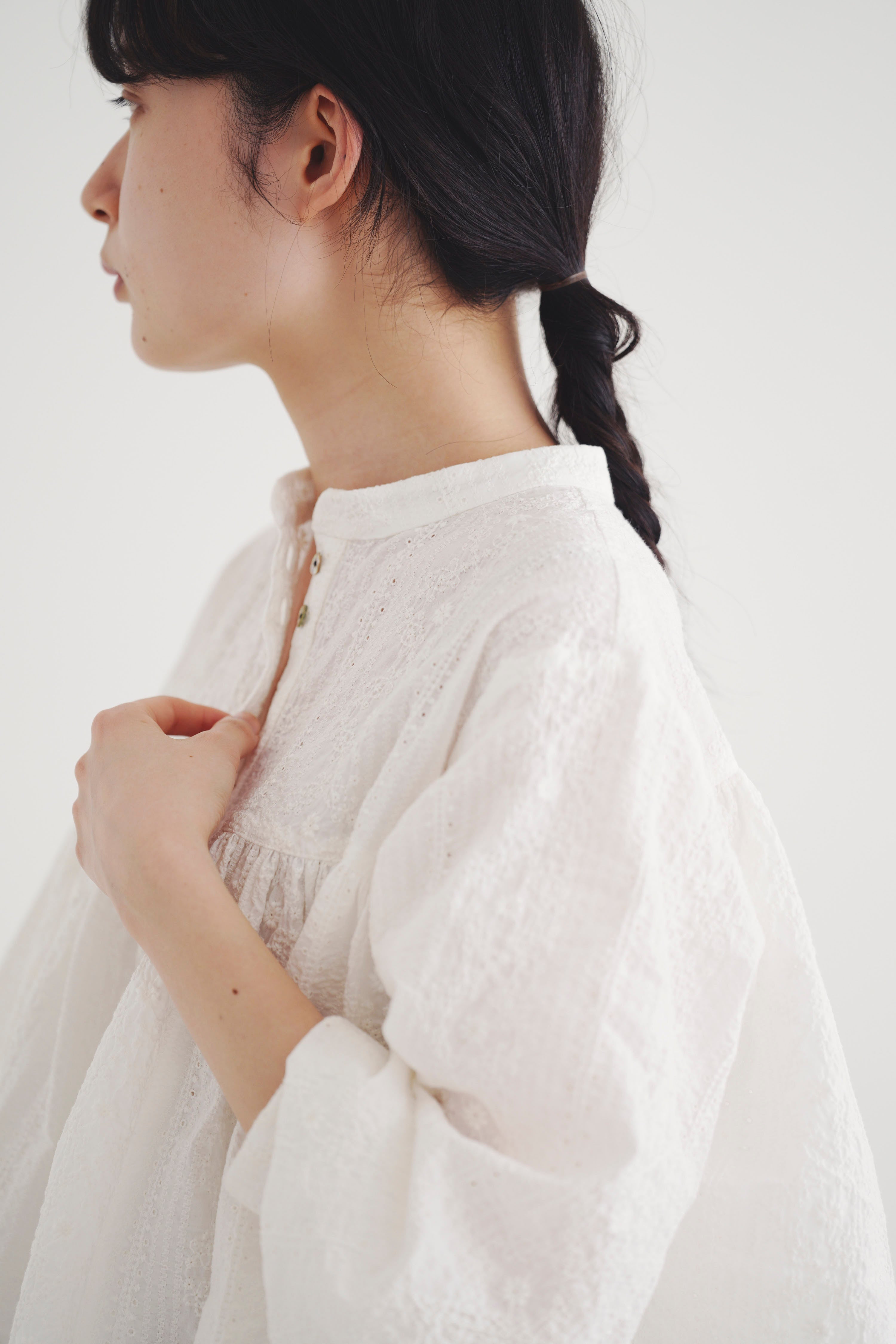 木陰 - Embroidered Blouse -