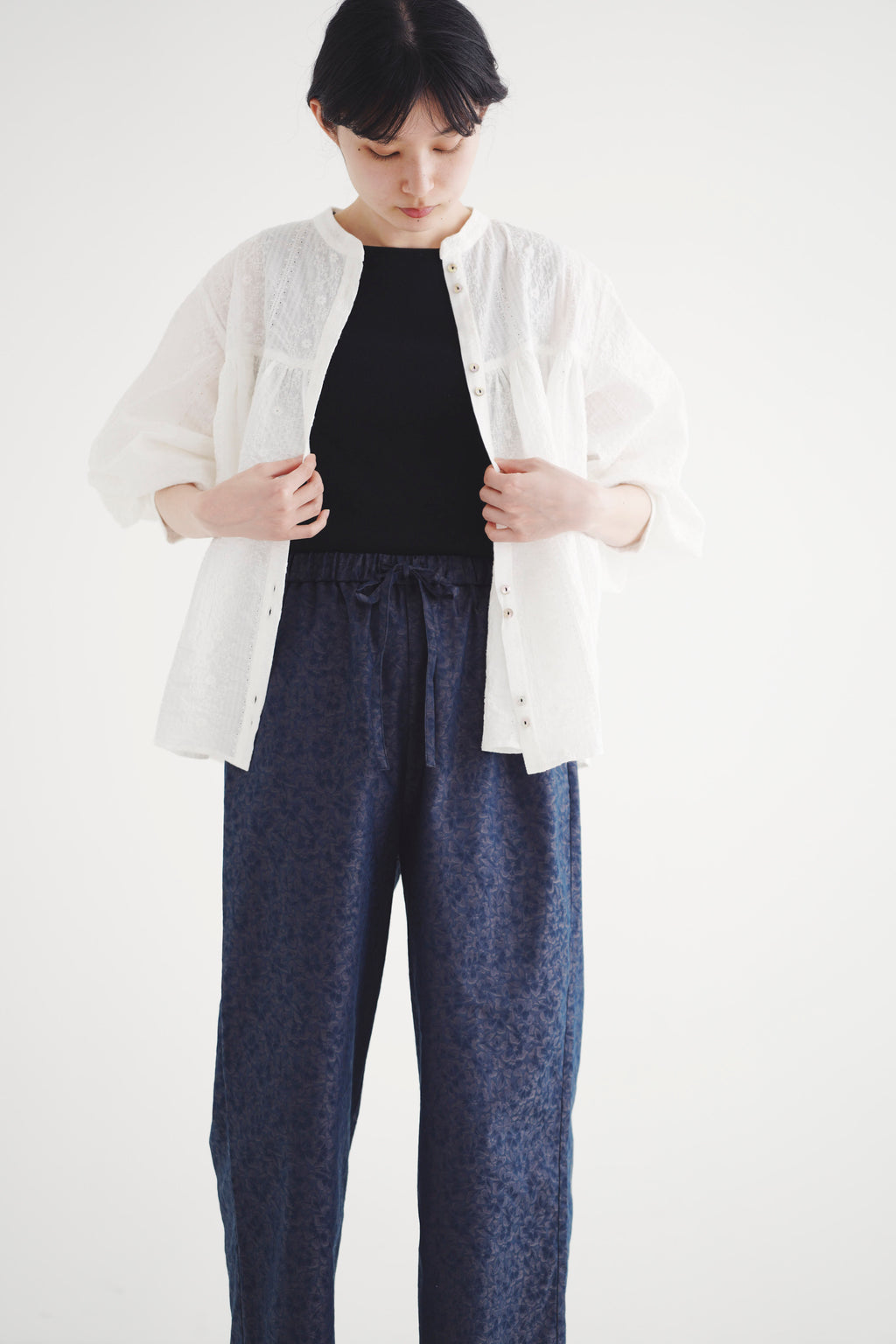 木陰 - Embroidered Blouse -