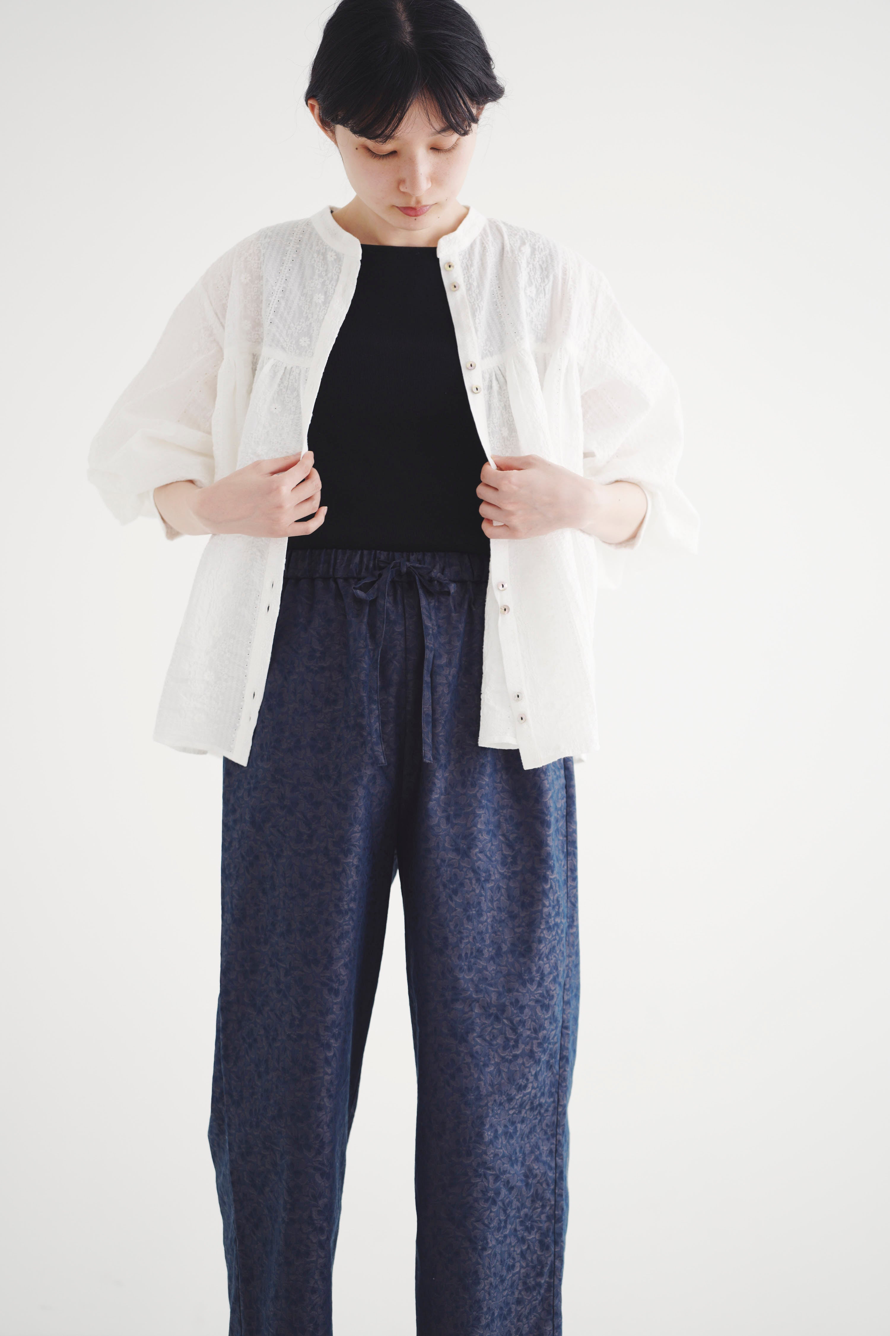 木陰 - Embroidered Blouse -