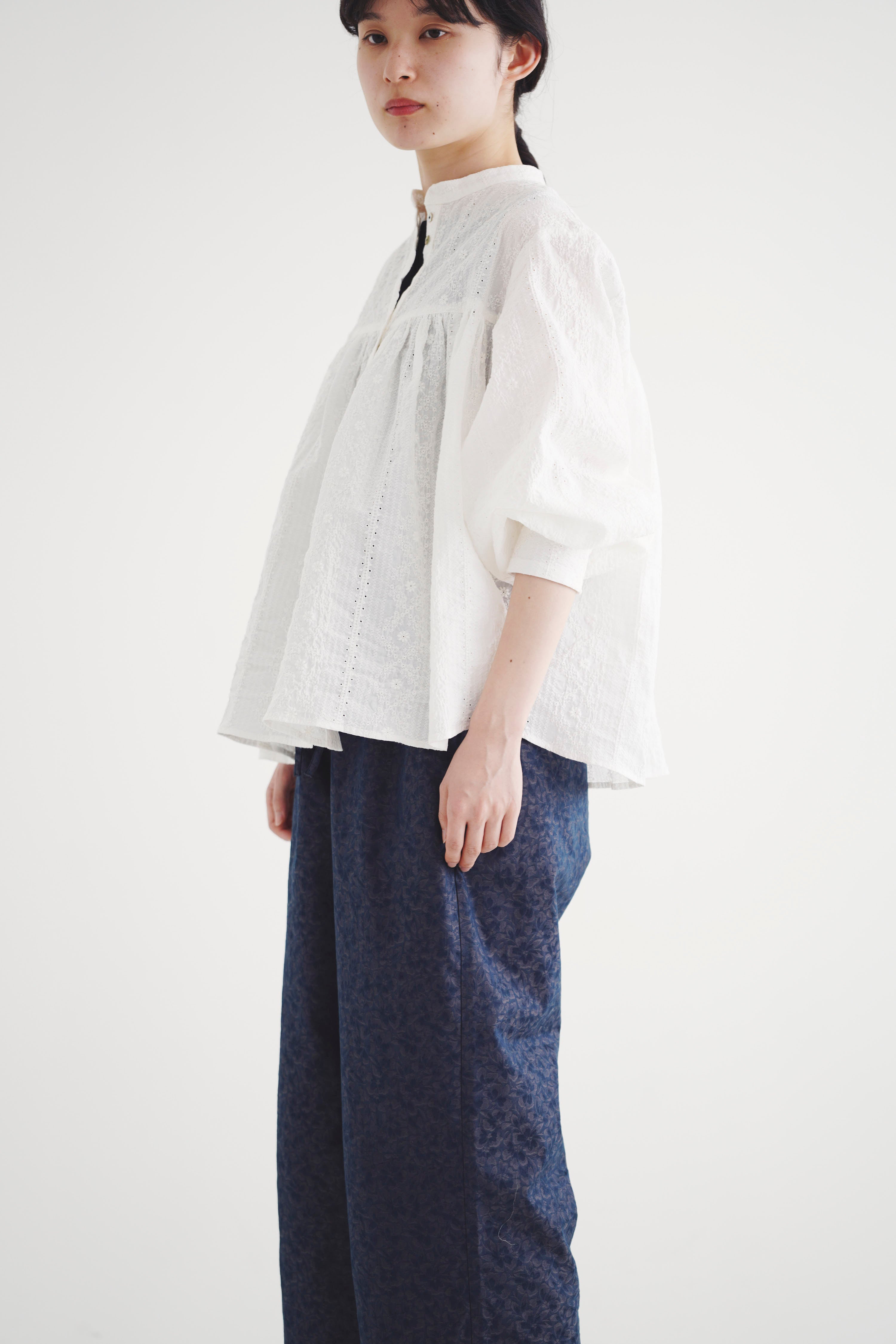 木陰 - Embroidered Blouse -