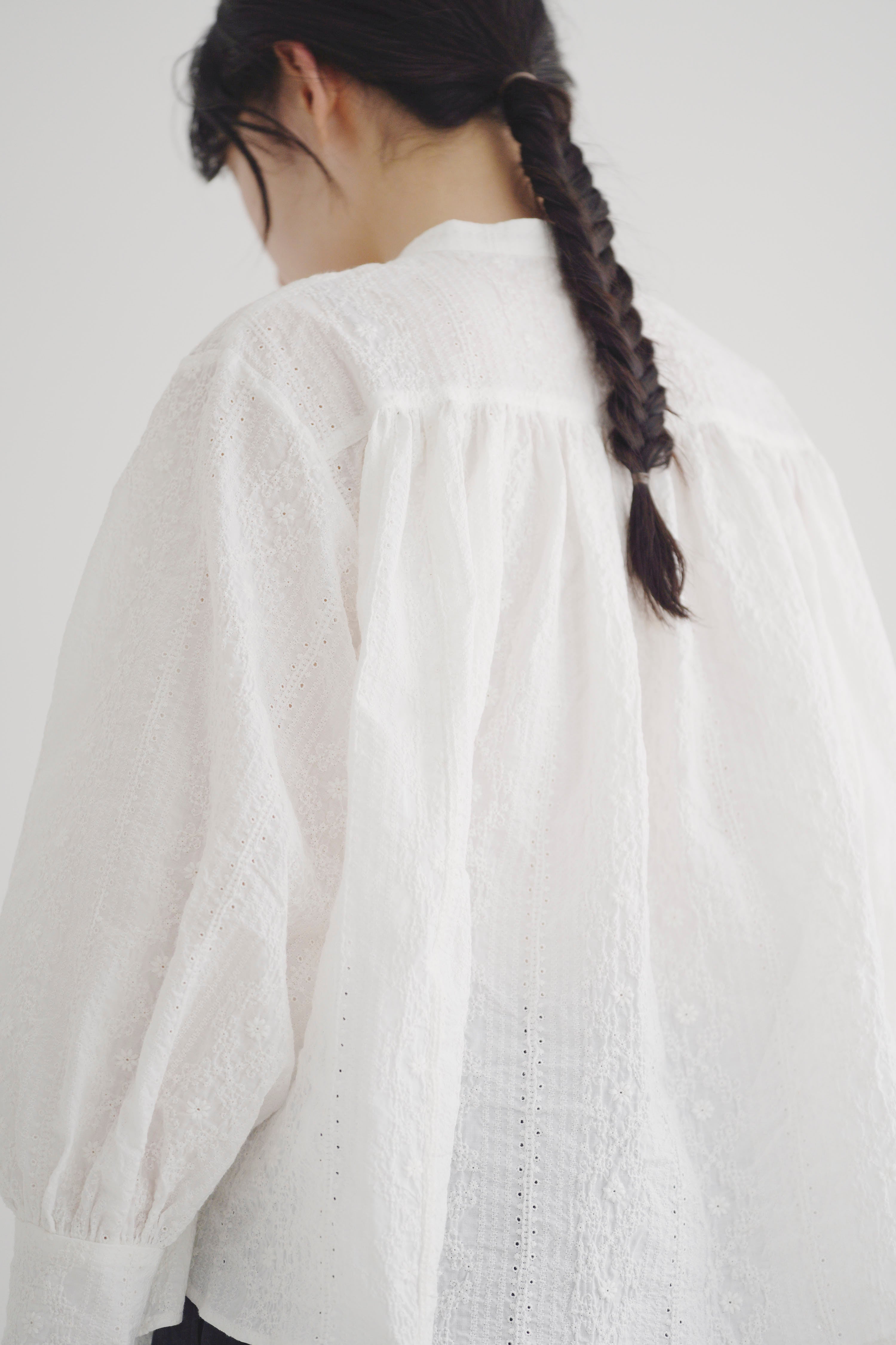 木陰 - Embroidered Blouse -