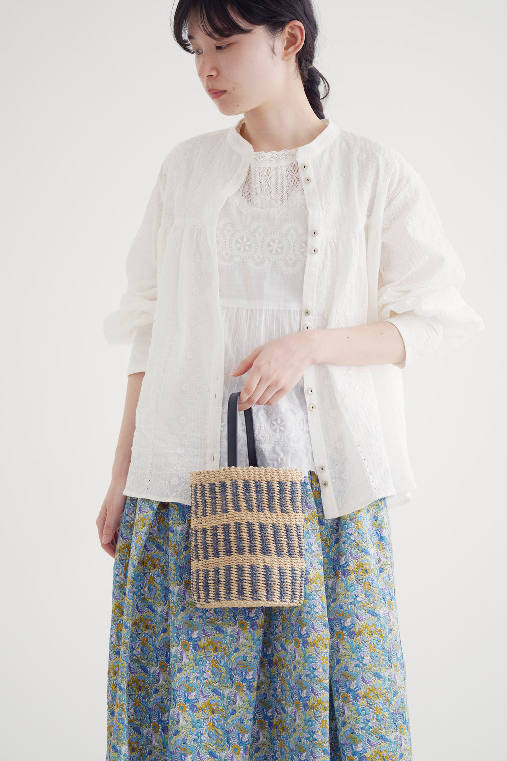 木陰 - Embroidered Blouse -