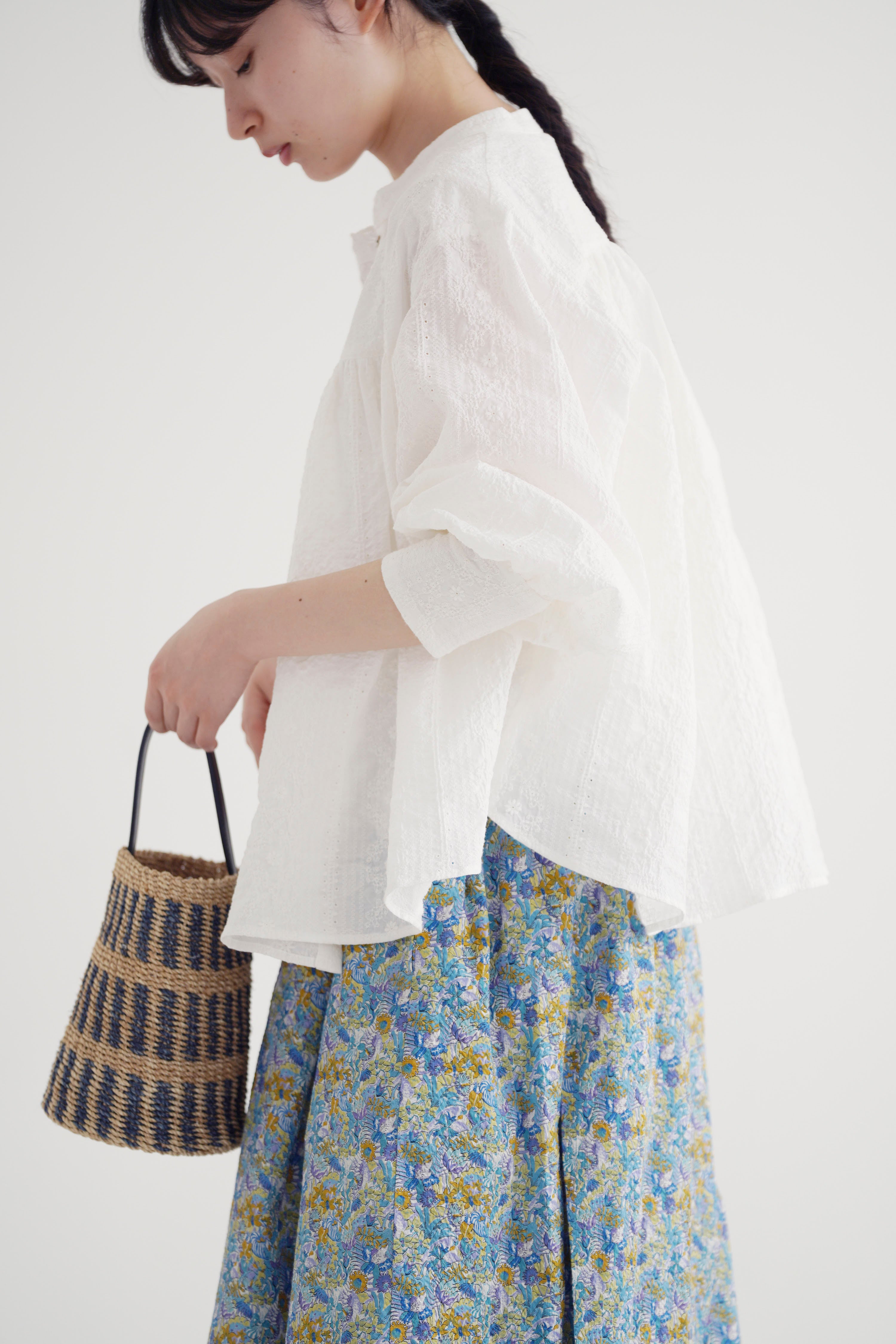 木陰 - Embroidered Blouse -
