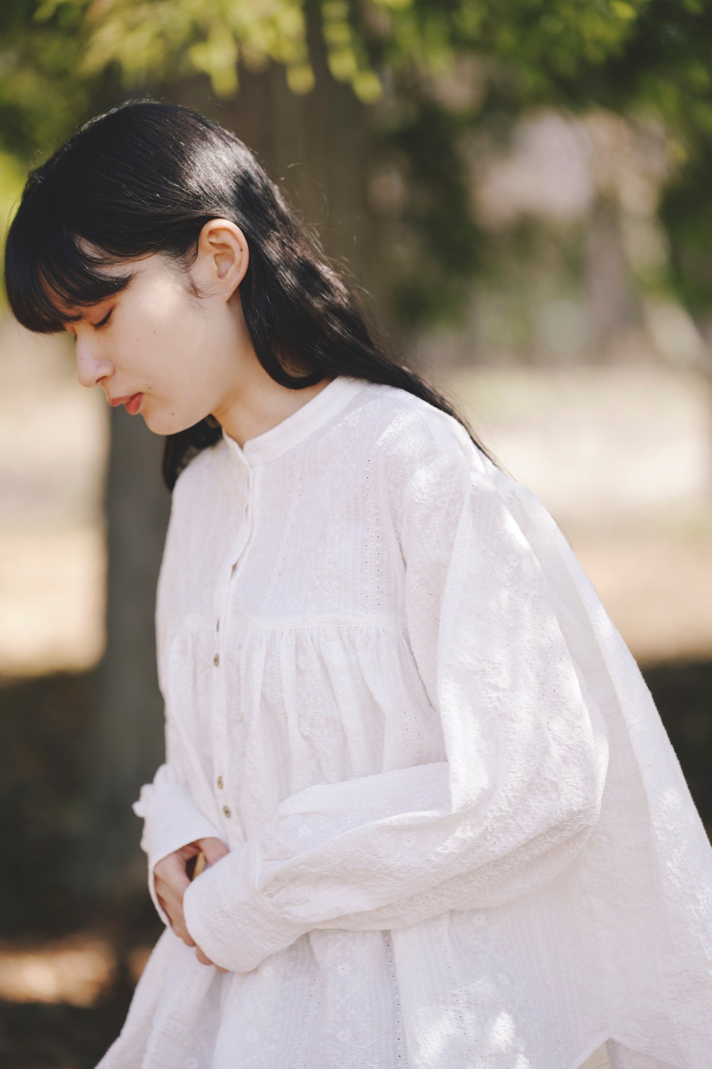 自宅洗濯可/日よけ総刺繍ブラウス【木陰】