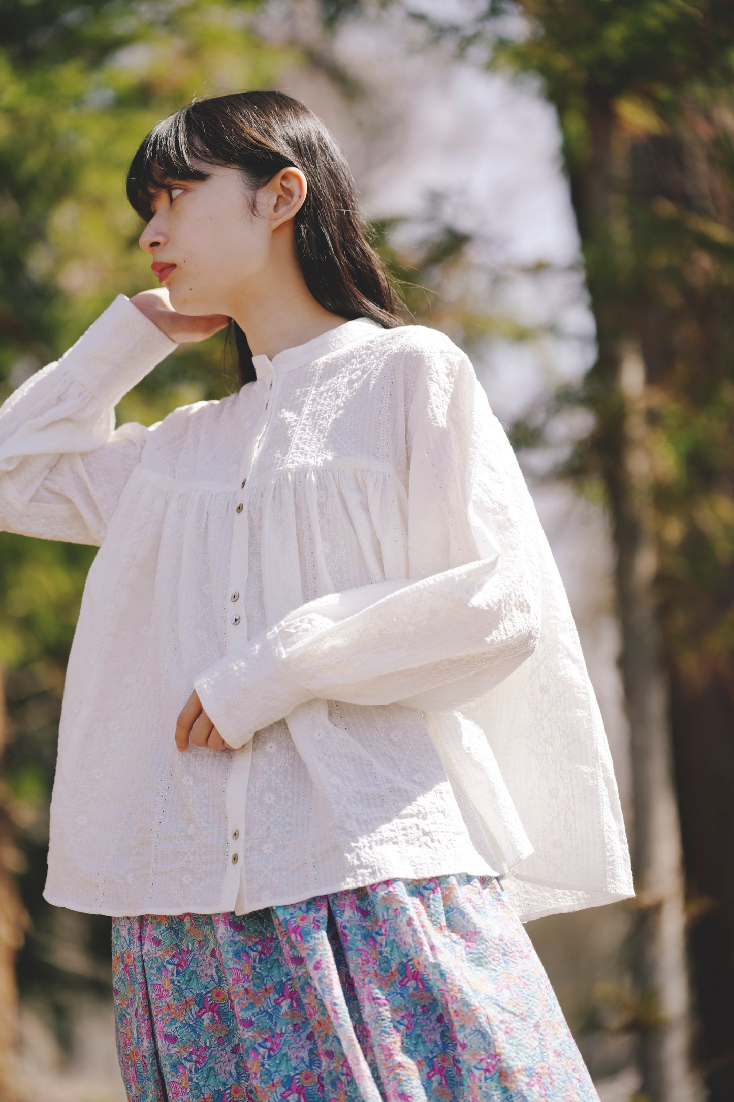 自宅洗濯可/日よけ総刺繍ブラウス【木陰】