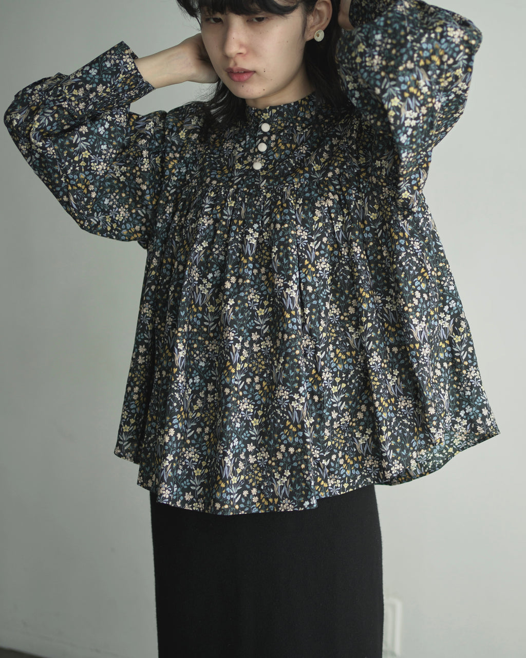 花結び - Cotton Floral Blouse -