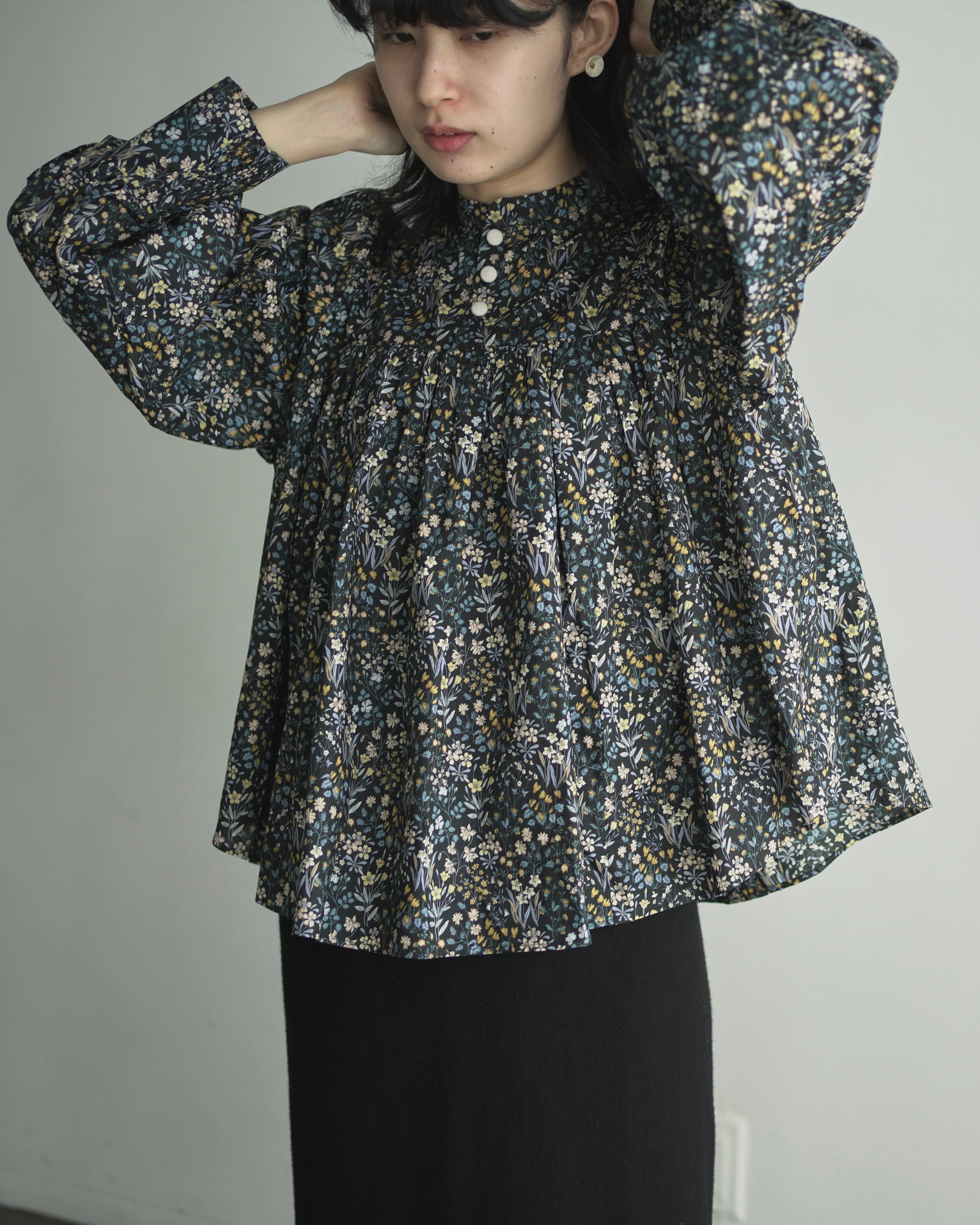 花結び - Cotton Floral Blouse -