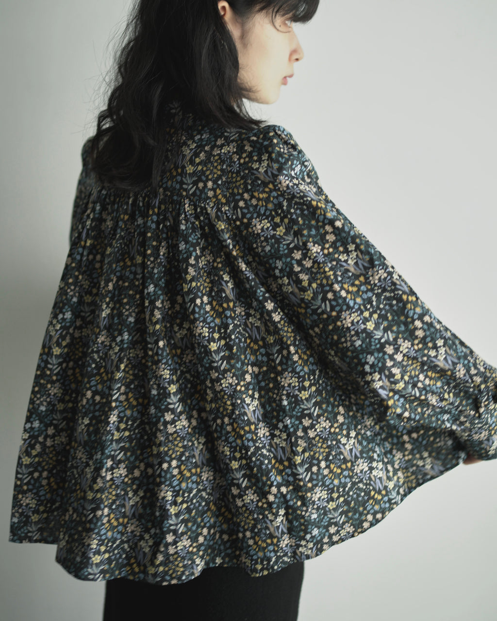 花結び - Cotton Floral Blouse -