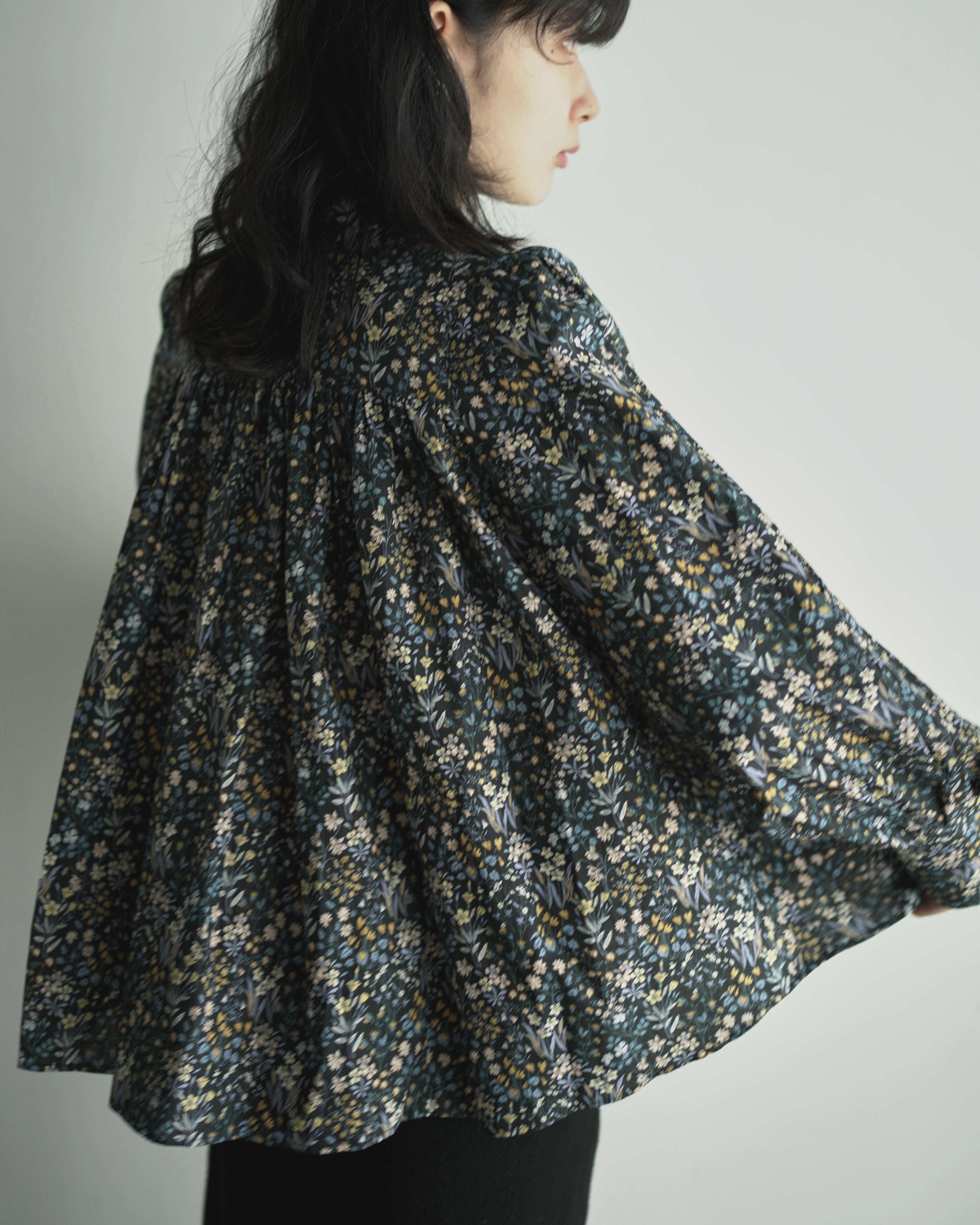 花結び - Cotton Floral Blouse -