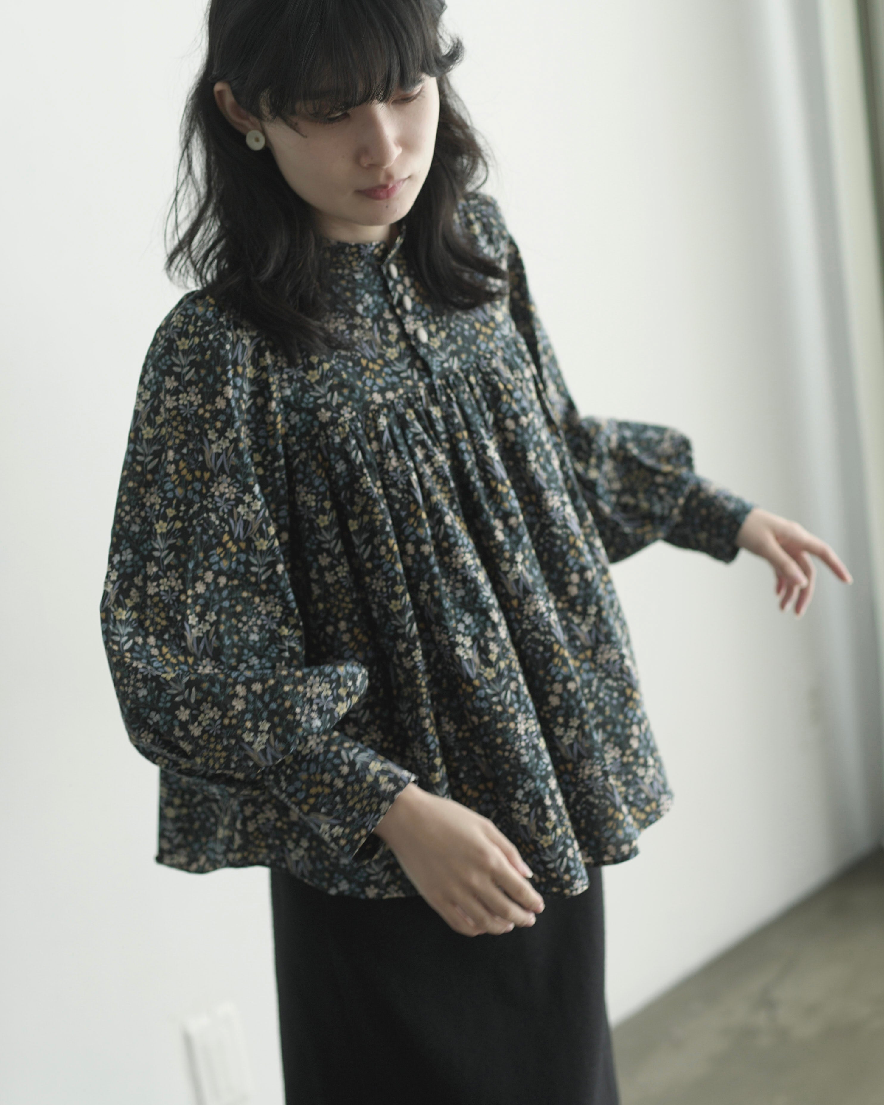 花結び - Cotton Floral Blouse -